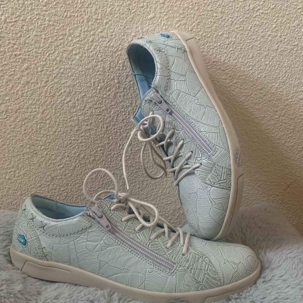 Cloud Women's Sneakers in Light Blue